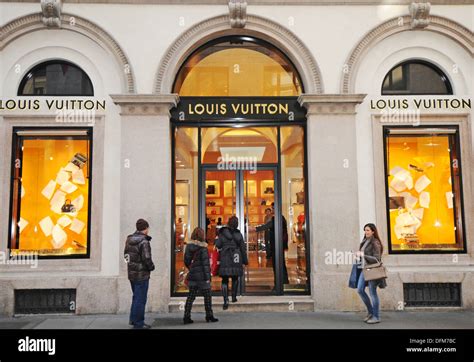 louis vuitton via montenapoleone|louis vuitton italy.